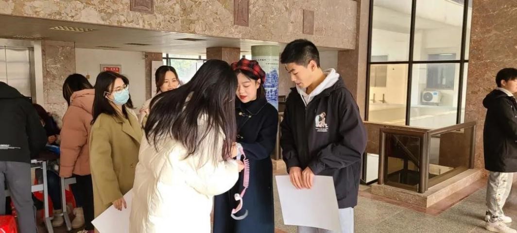 谈球吧体育app下载