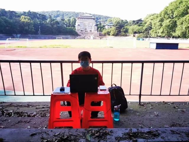 谈球吧体育app下载