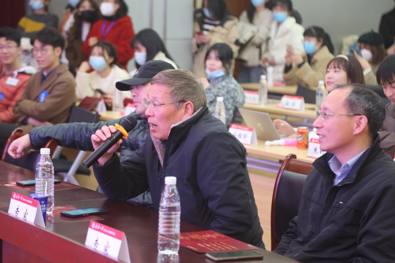 谈球吧体育app下载
